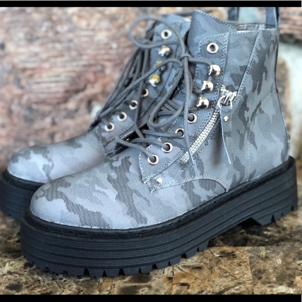 NEW  Madden Girl Mash Flatform Combat Boots - Picture 7 of 15